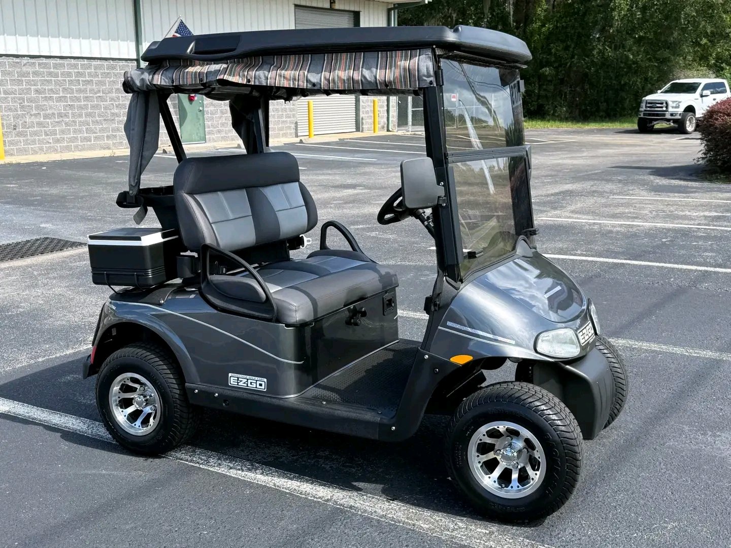 E-Z-GO RXV golf cart - Image 3