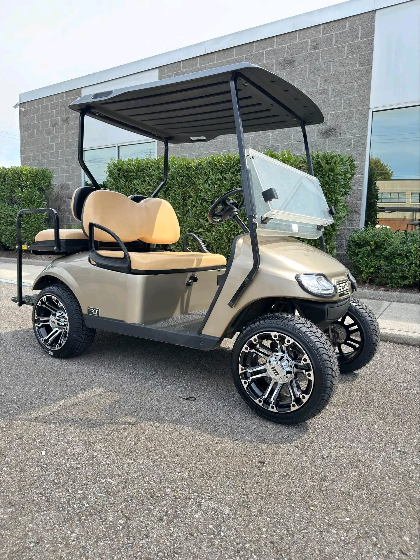 E-Z-GO RXV golf cart - Image 5